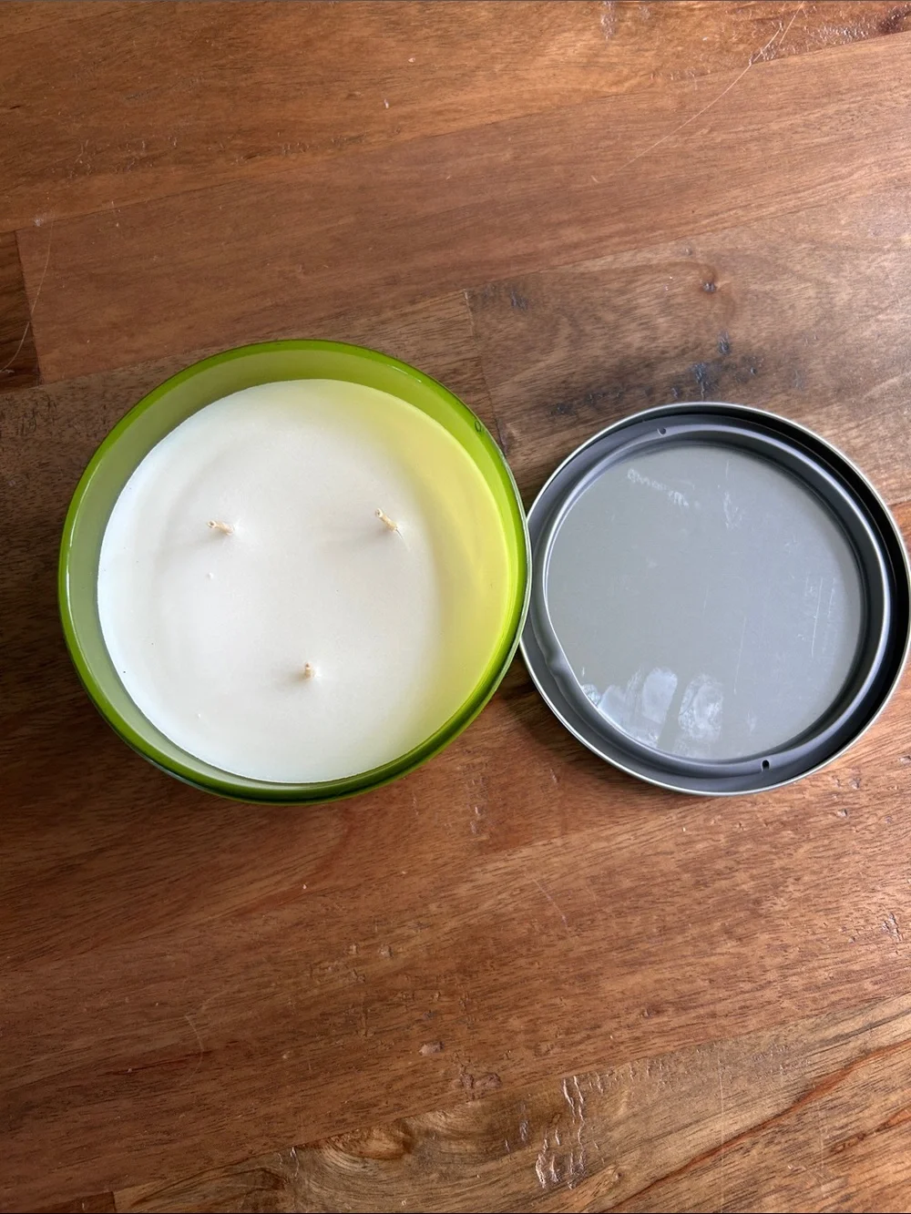NWT Pier 1 Imports Honey & Pear 3-wick Scented Candle